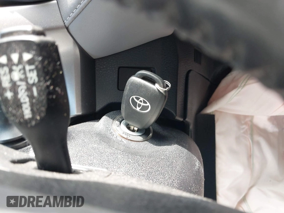 2018 Toyota RAV4 XLE with VIN JTMWFREV6JJ175575, listed as a IAAI auction lot 41788004 with 112,577 mi miles. Bid and sale history available at carsss.com. Image 11.