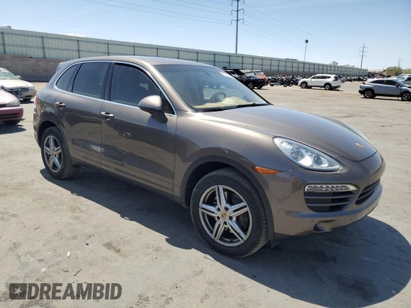 2014 Porsche Cayenne z VIN WP1AA2A28ELA91097, wystawiony jako Copart lot #57812585 z przebiegiem 115 596 mil mil oraz Szkoda całkowita • Salvage title. Historia ofert i sprzedaży dostępna na DreamBid. Obrazek 4.