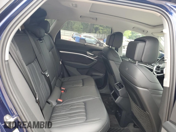 2021 Audi e-tron Prestige z VIN WA1VAAGE6MB016508, wystawiony jako Copart lot #64883204 z przebiegiem 44 953 mil mil oraz Szkoda całkowita • Salvage title. Historia ofert i sprzedaży dostępna na DreamBid. Obrazek 11.