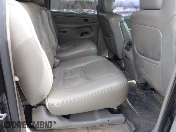 2004 Chevrolet Suburban Z71 with VIN 3GNFK16Z54G317104, listed as a IAAI auction lot 41729039 with 199,032 mi miles. Bid and sale history available at carsss.com. Image 8.