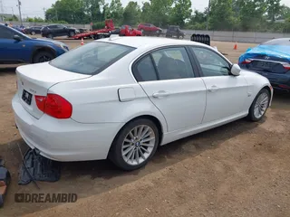 2011 BMW 3 Series 335i xDrive z VIN WBAPL5C55BA920128, wystawiony jako IAAI lot #42473523 z przebiegiem 96 481 mil mil oraz . Historia ofert i sprzedaży dostępna na DreamBid. Obrazek 4.