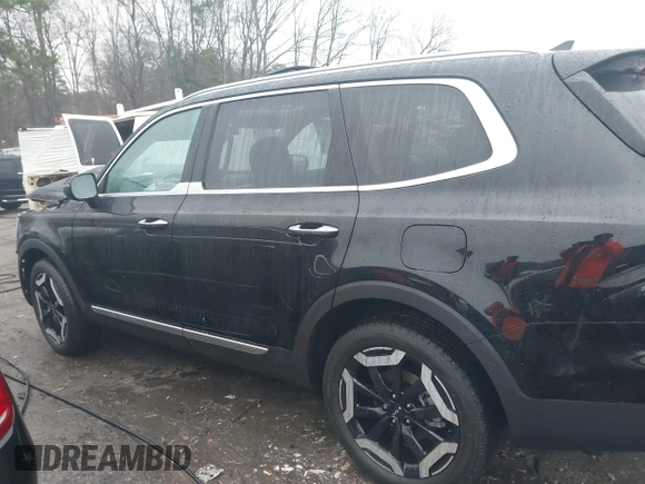 2023 Kia Telluride S with VIN 5XYP64GC4PG366682, listed as a IAAI auction lot 41552690 with 25,055 mi miles and . Bid and sale history available at carsss.com. Image 14.
