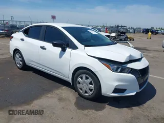 2020 Nissan Versa S z VIN 3N1CN8DV8LL917992, wystawiony jako IAAI lot #42151772 z przebiegiem 80 836 mil mil oraz . Historia ofert i sprzedaży dostępna na DreamBid. Obrazek 1.