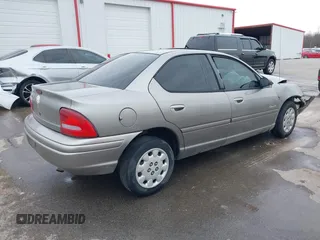 1998 Plymouth Neon z VIN 3P3ES47C1WT287352, wystawiony jako IAAI lot #41574574 z przebiegiem 99 281 mil mil oraz . Historia ofert i sprzedaży dostępna na DreamBid. Obrazek 4.