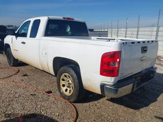 2008 Chevrolet Silverado 1500 LT w/1LT with VIN 2GCEC19C881269623, listed as a IAAI auction lot 41383949 with 431,928 mi miles. Bid and sale history available at carsss.com. Image 3.