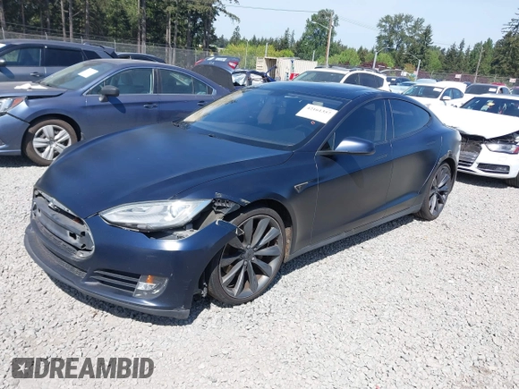 2013 Tesla Model S Performance z VIN 5YJSA1DP2DFP06669, wystawiony jako IAAI lot #42161357 z przebiegiem 177 710 mil mil oraz . Historia ofert i sprzedaży dostępna na DreamBid. Obrazek 21.