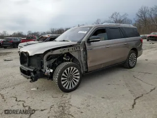 2019 Lincoln Navigator L Reserve with VIN 5LMJJ3LT7KEL21475, listed as a Copart auction lot 44143725 with 28,497 mi miles and Salvage Title. Bid and sale history available at carsss.com. Image 1.