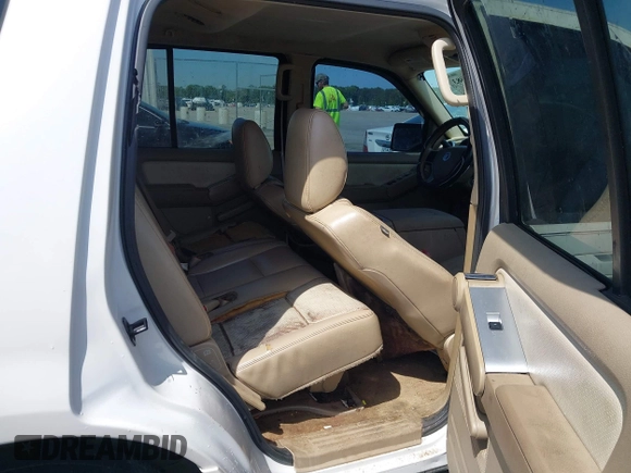 2010 Mercury Mountaineer z VIN 4M2EN3HE9AUJ06976, wystawiony jako IAAI lot #42047883 z przebiegiem 206 294 mil mil oraz . Historia ofert i sprzedaży dostępna na DreamBid. Obrazek 8.
