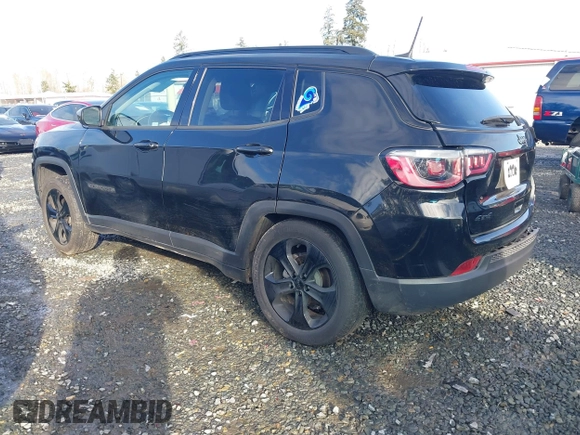 2020 Jeep Compass Latitude z VIN 3C4NJDBB6LT164241, wystawiony jako IAAI lot #41502823 z przebiegiem 75 314 mil mil oraz . Historia ofert i sprzedaży dostępna na DreamBid. Obrazek 3.