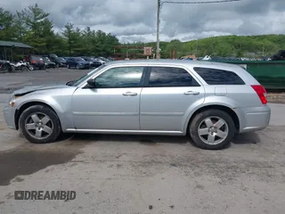 2005 Dodge Magnum SXT z VIN 2D4GZ48V358579406, wystawiony jako IAAI lot #42198627 z przebiegiem 264 473 mil mil oraz . Historia ofert i sprzedaży dostępna na DreamBid. Obrazek 14.