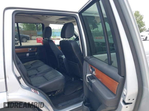 2011 Land Rover LR4 HSE z VIN SALAG2D42BA565770, wystawiony jako IAAI lot #42449944 z przebiegiem 144 234 mil mil oraz . Historia ofert i sprzedaży dostępna na DreamBid. Obrazek 8.
