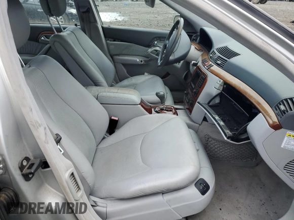 2000 Mercedes-Benz S 320/430/500 z VIN WDBNG70J5YA021272, wystawiony jako Copart lot #50447105 z przebiegiem Nie podano mil oraz Czysty tytuł • Clean title. Historia ofert i sprzedaży dostępna na DreamBid. Obrazek 7.