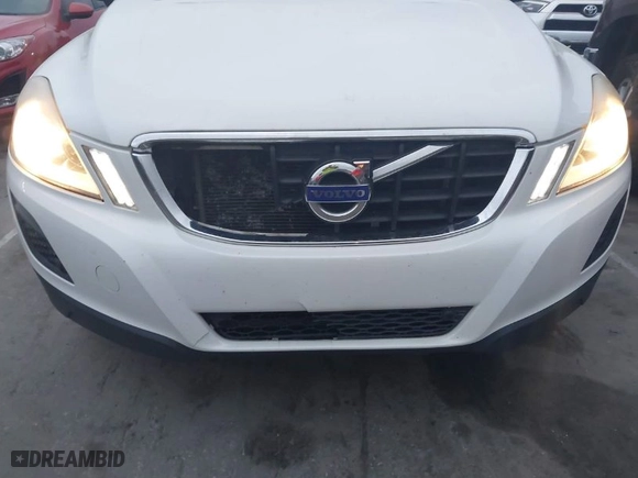2012 Volvo XC60 3.2L with VIN YV4952DL4C2305502, listed as a IAAI auction lot 41933334 with 146,746 mi miles. Bid and sale history available at carsss.com. Image 6.