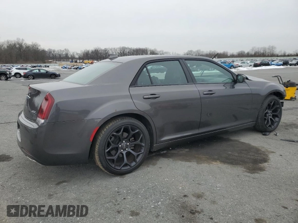 2020 Chrysler 300 S z VIN 2C3CCABG7LH128468, wystawiony jako Copart lot #44922825 z przebiegiem 33 604 mil mil oraz Szkoda całkowita • Salvage title. Historia ofert i sprzedaży dostępna na DreamBid. Obrazek 3.