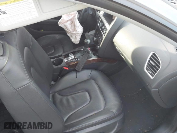 2013 Audi A5 Premium Plus z VIN WAULFAFR6DA041365, wystawiony jako IAAI lot #40858221 z przebiegiem 102 102 mil mil oraz . Historia ofert i sprzedaży dostępna na DreamBid. Obrazek 5.