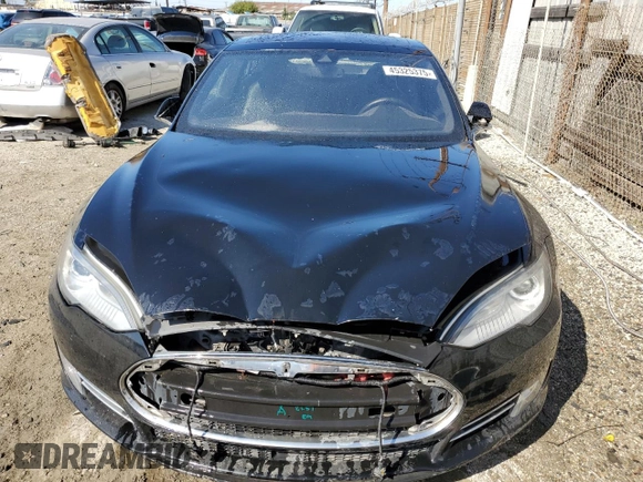 2014 Tesla Model S 60 with VIN 5YJSA1H10EFP58650, listed as a Copart auction lot 45325375 with 105,603 mi miles and Salvage Title. Bid and sale history available at DreamBid. Image 5.