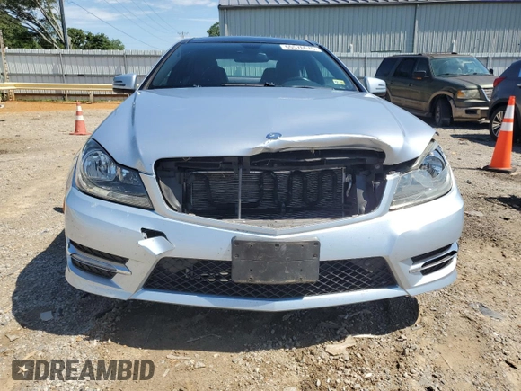 2013 Mercedes-Benz C 350 с VIN WDDGJ5HB1DF957633, выставлен на аукционе Copart как лот 65576675 с пробегом 232 132 миль миль и Списание • Salvage title. История ставок и продаж доступна на DreamBid. Изображение 5.