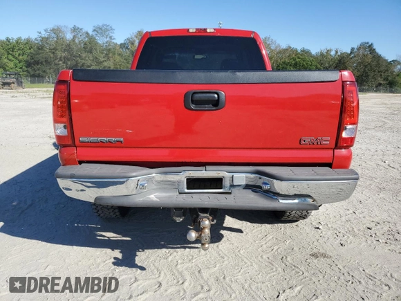 2001 GMC Sierra 1500HD SLE z VIN 1GTGC13U81F154156, wystawiony jako Copart lot #75496844 z przebiegiem 209 902 mil mil oraz Szkody całkowita. Historia ofert i sprzedaży dostępna na DreamBid. Obrazek 6.