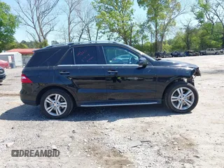 2014 Mercedes-Benz M with VIN 4JGDA5JB7EA387106, listed as a IAAI auction lot 42062608 with 82,535 mi miles. Bid and sale history available at carsss.com. Image 13.