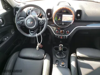 2020 MINI Countryman Cooper S with VIN WMZYX1C05L3L94257, listed as a Copart auction lot 68697384 with 25,920 mi miles and Salvage Title. Bid and sale history available at carsss.com. Image 8.