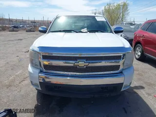 2007 Chevrolet Silverado 1500 LT w/1LT with VIN 3GCEC13J97G505483, listed as a IAAI auction lot 41911656 with 144,415 mi miles. Bid and sale history available at carsss.com. Image 12.