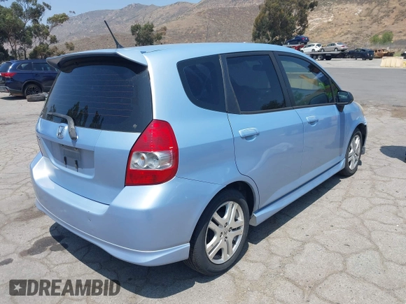 2008 Honda Fit Sport z VIN JHMGD38658S074350, wystawiony jako IAAI lot #42421346 z przebiegiem 151 077 mil mil oraz . Historia ofert i sprzedaży dostępna na DreamBid. Obrazek 4.