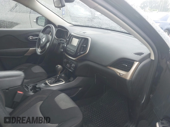 2018 Jeep Cherokee Latitude z VIN 1C4PJMCX2JD549818, wystawiony jako IAAI lot #42633416 z przebiegiem 74 290 mil mil oraz . Historia ofert i sprzedaży dostępna na DreamBid. Obrazek 5.