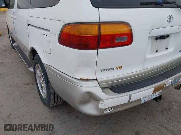 1999 Toyota Sienna LE with VIN 4T3ZF13C2XU105212, listed as a IAAI auction lot 42066557 with 153,659 mi miles. Bid and sale history available at carsss.com. Image 6.