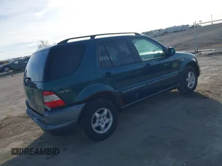 1998 Mercedes-Benz M-Class with VIN 4JGAB54E7WA034632, listed as a IAAI auction lot 41523291 with 153,241 mi miles. Bid and sale history available at carsss.com. Image 4.