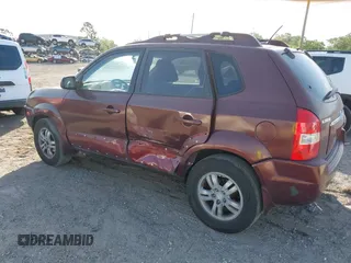 2008 Hyundai Tucson SE with VIN KM8JN12D28U913130, listed as a IAAI auction lot 41915402 with 208,907 mi miles. Bid and sale history available at carsss.com. Image 3.