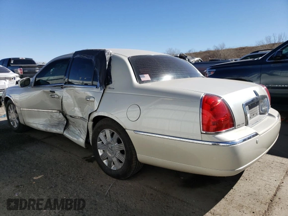 2004 Lincoln Town Car Ultimate z VIN 1LNHM83W64Y627908, wystawiony jako Copart lot #47130995 z przebiegiem 75 662 mil mil oraz Szkoda całkowita • Salvage title. Historia ofert i sprzedaży dostępna na DreamBid. Obrazek 2.
