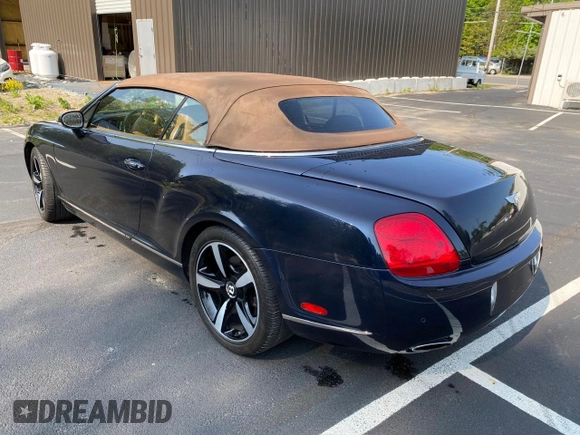 2007 Bentley Continental GT z VIN SCBDR33W17C043914, wystawiony jako Copart lot #46752715 z przebiegiem 67 117 mil mil oraz Czysty tytuł • Clean title. Historia ofert i sprzedaży dostępna na DreamBid. Obrazek 3.