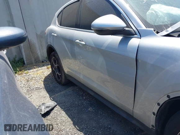 2018 Alfa Romeo Stelvio z VIN ZASFAKAN1J7B89142, wystawiony jako IAAI lot #42192248 z przebiegiem Nie podano mil oraz . Historia ofert i sprzedaży dostępna na DreamBid. Obrazek 14.
