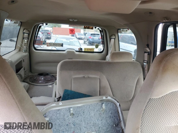 2000 Ford Expedition XLT with VIN 1FMRU1562YLB21052, listed as a Copart auction lot 45756345 with 193,192 mi miles and Salvage Title. Bid and sale history available at carsss.com. Image 10.