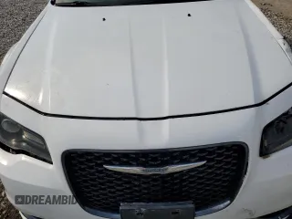 2019 Chrysler 300 S z VIN 2C3CCAGG2KH538294, wystawiony jako Copart lot #78039994 z przebiegiem 67 657 mil mil oraz Tytuł czysty. Historia ofert i sprzedaży dostępna na DreamBid. Obrazek 11.