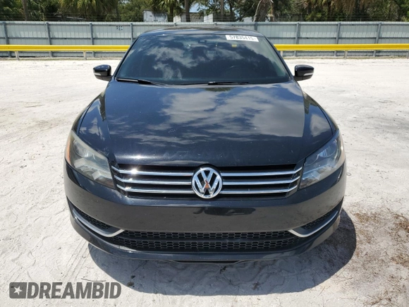 2014 Volkswagen Passat SE z VIN 1VWBT7A34EC077166, wystawiony jako Copart lot #57835415 z przebiegiem 121 814 mil mil oraz Szkoda całkowita • Salvage title. Historia ofert i sprzedaży dostępna na DreamBid. Obrazek 5.