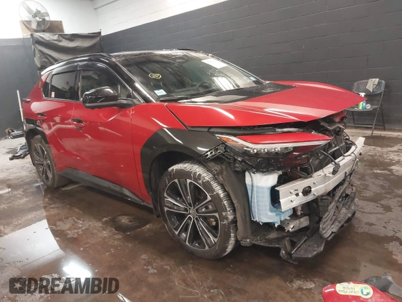 2023 Toyota bZ4X XLE z VIN JTMABACA5PA035498, wystawiony jako IAAI lot #41386031 z przebiegiem 18 529 mil mil oraz . Historia ofert i sprzedaży dostępna na DreamBid. Obrazek 1.