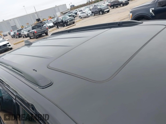 2023 Jeep Grand Cherokee Laredo z VIN 1C4RJHAG7PC661998, wystawiony jako IAAI lot #41104990 z przebiegiem 43 718 mil mil oraz . Historia ofert i sprzedaży dostępna na DreamBid. Obrazek 20.