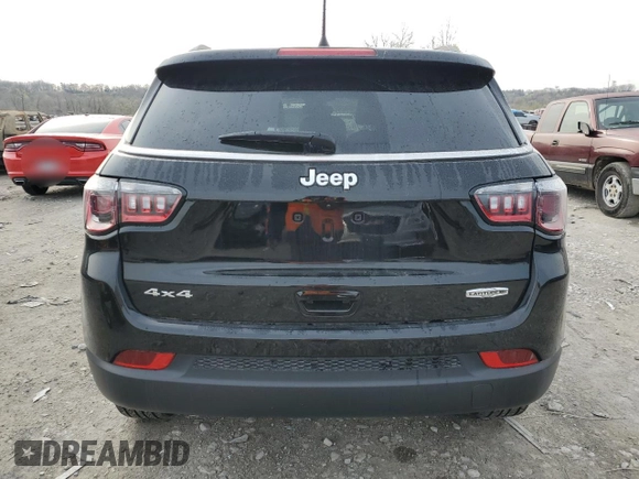 2024 Jeep Compass Latitude Lux z VIN 3C4NJDFN1RT130236, wystawiony jako Copart lot #51159065 z przebiegiem 9 678 mil mil oraz Szkoda całkowita • Salvage title. Historia ofert i sprzedaży dostępna na DreamBid. Obrazek 6.