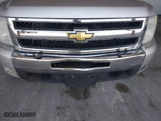 2010 Chevrolet Silverado 1500 LT with VIN 3GCRKSE31AG258718, listed as a IAAI auction lot 42061306 with 220,656 mi miles. Bid and sale history available at carsss.com. Image 6.