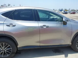 2022 Lexus NX 350 Premium z VIN 2T2GGCEZ1NC008202, wystawiony jako IAAI lot #42438898 z przebiegiem 14 729 mil mil oraz . Historia ofert i sprzedaży dostępna na DreamBid. Obrazek 13.