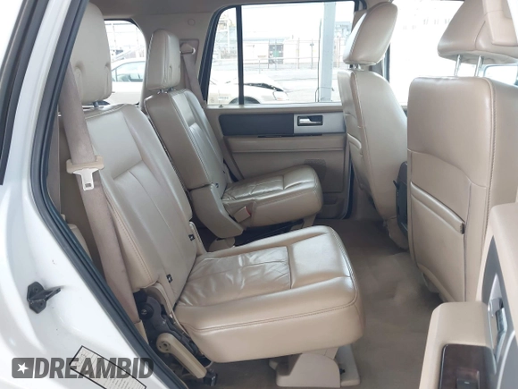 2013 Ford Expedition XLT с VIN 1FMJU1H54DEF16915, выставлен на аукционе IAAI как лот 42771812 с пробегом 147 136 миль миль и . История ставок и продаж доступна на DreamBid. Изображение 8.