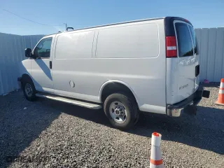2022 GMC Savana Cargo Van with VIN 1GTW7AF76N1264390, listed as a Copart auction lot 83100184 with 23,313 mi miles and Salvage Title. Bid and sale history available at carsss.com. Image 2.