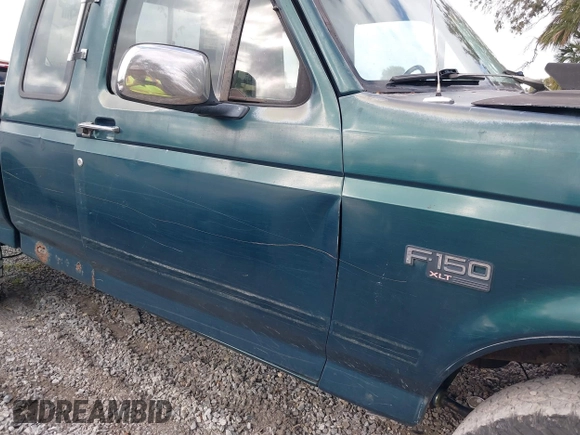 1993 Ford F-150 z VIN 1FTEX15N7PKB65960, wystawiony jako IAAI lot #41306323 z przebiegiem Nie podano mil oraz . Historia ofert i sprzedaży dostępna na DreamBid. Obrazek 14.