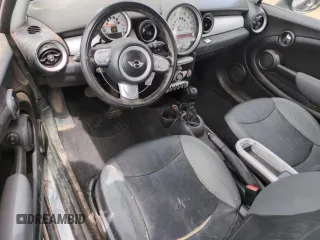 2010 MINI Hardtop z VIN WMWMF3C5XATZ25746, wystawiony jako Copart lot #51662415 z przebiegiem 139 411 mil mil oraz Szkoda całkowita • Salvage title. Historia ofert i sprzedaży dostępna na DreamBid. Obrazek 8.