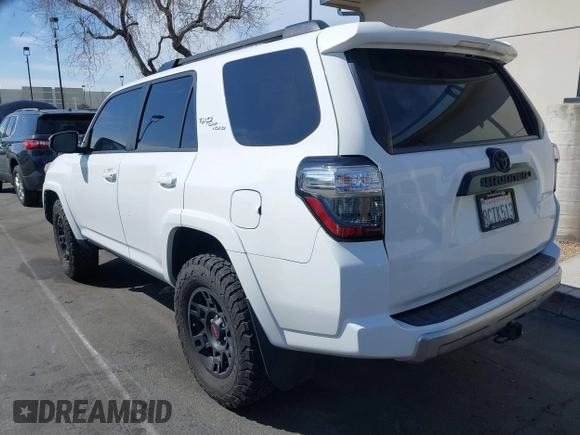 2018 Toyota 4Runner SR5 with VIN JTEBU5JR8J5543622, listed as a IAAI auction lot 41770031 with 101,272 mi miles. Bid and sale history available at carsss.com. Image 3.