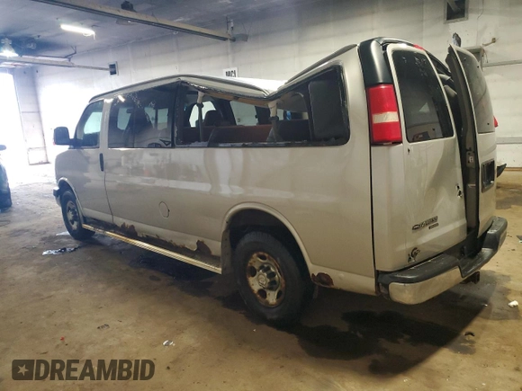 2007 Chevrolet Express Passenger with VIN 1GAHG39U171117105, listed as a Copart auction lot 56726265 with 264,871 mi miles and Clean title. Bid and sale history available at DreamBid. Image 2.