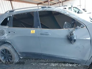 2020 Jeep Cherokee Latitude Plus with VIN 1C4PJLLB1LD561220, listed as a IAAI auction lot 40784775 with 0 mi miles. Bid and sale history available at carsss.com. Image 13.