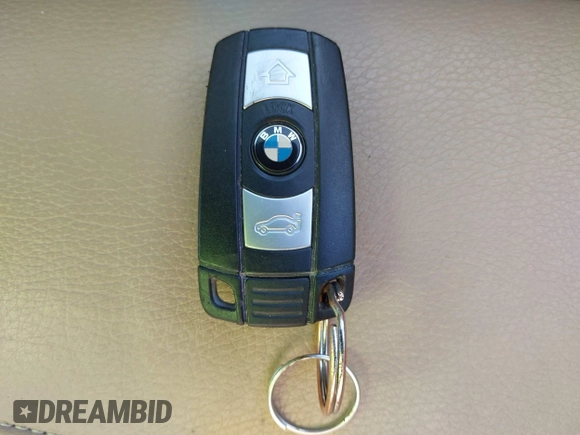 2011 BMW 3 Series 328i xDrive z VIN WBAPK7C51BA970796, wystawiony jako IAAI lot #41886963 z przebiegiem 143 619 mil mil oraz . Historia ofert i sprzedaży dostępna na DreamBid. Obrazek 11.