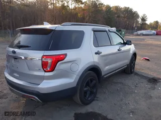 2017 Ford Explorer XLT with VIN 1FM5K8DH3HGB03300, listed as a IAAI auction lot 40978498 with 94,665 mi miles. Bid and sale history available at carsss.com. Image 4.